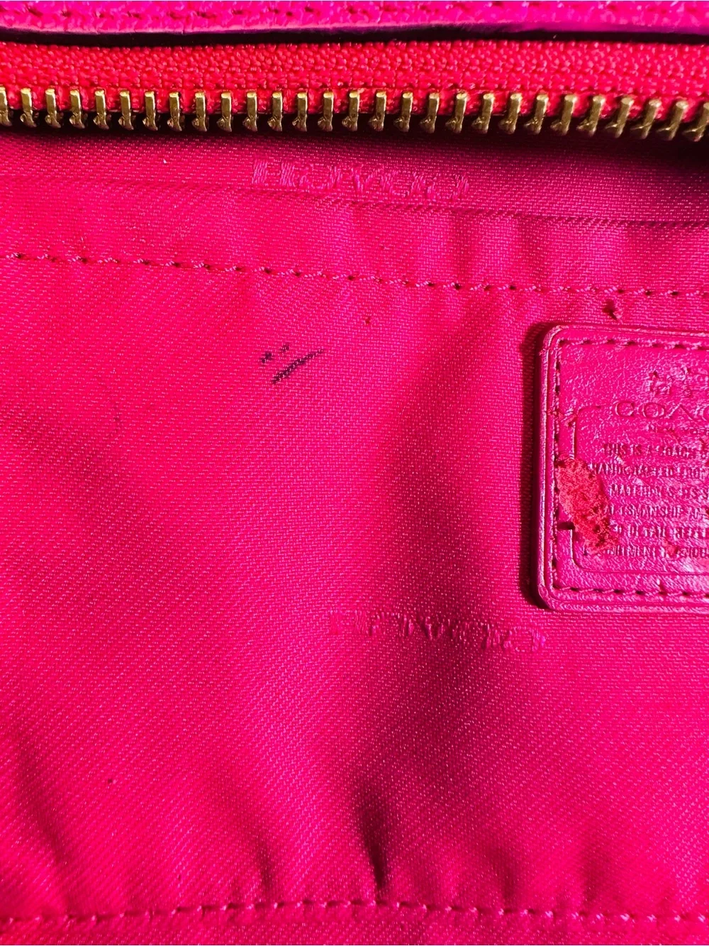 💖 COACH KITT MESSENGER CROSSBODY — BOLD PINK & CLASSIC COACH STYLE! 💖PREOWNED